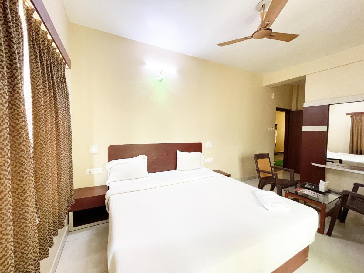 Hotel Golden Wave ปูรี ภายนอก รูปภาพ