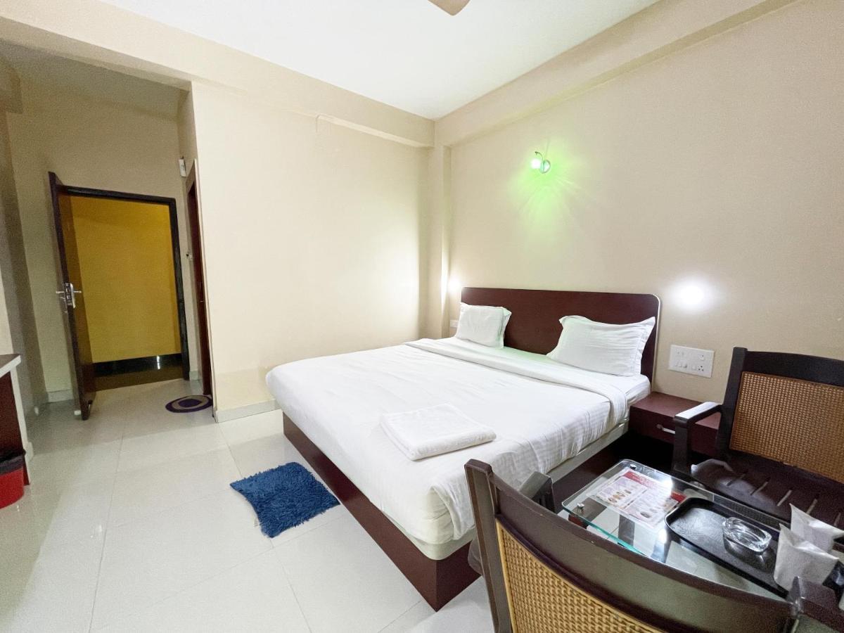 Hotel Golden Wave ปูรี ภายนอก รูปภาพ