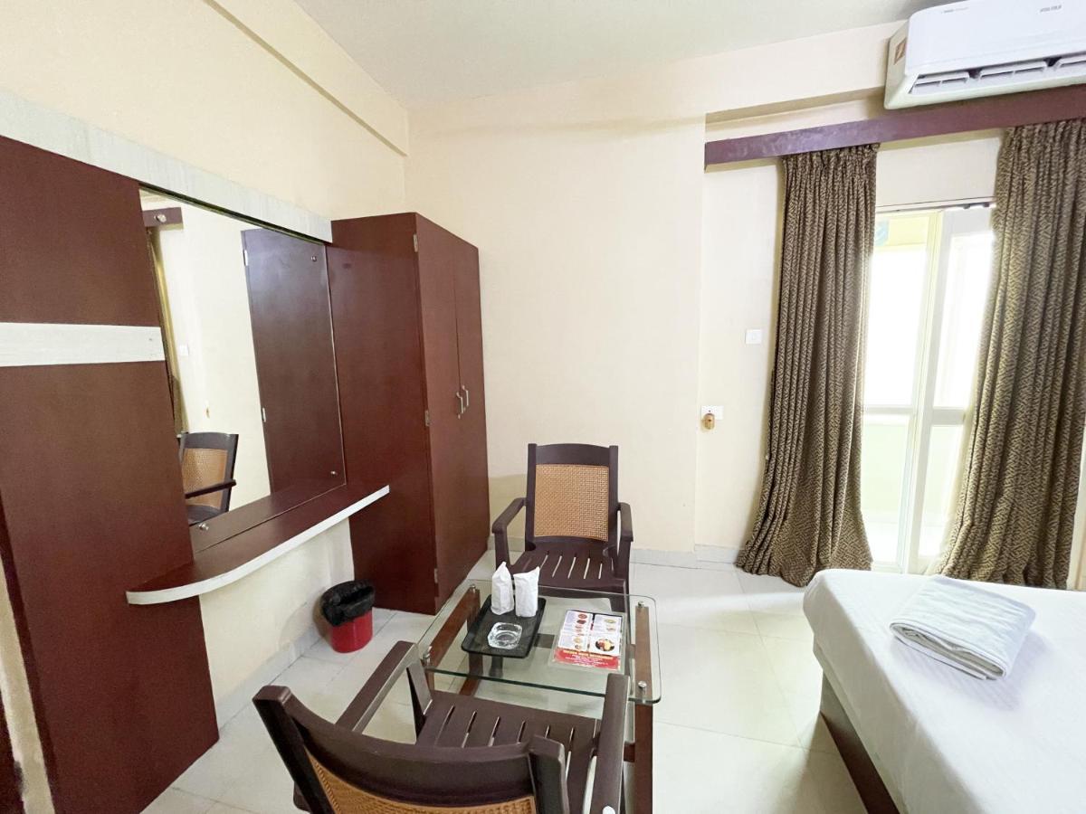 Hotel Golden Wave ปูรี ภายนอก รูปภาพ