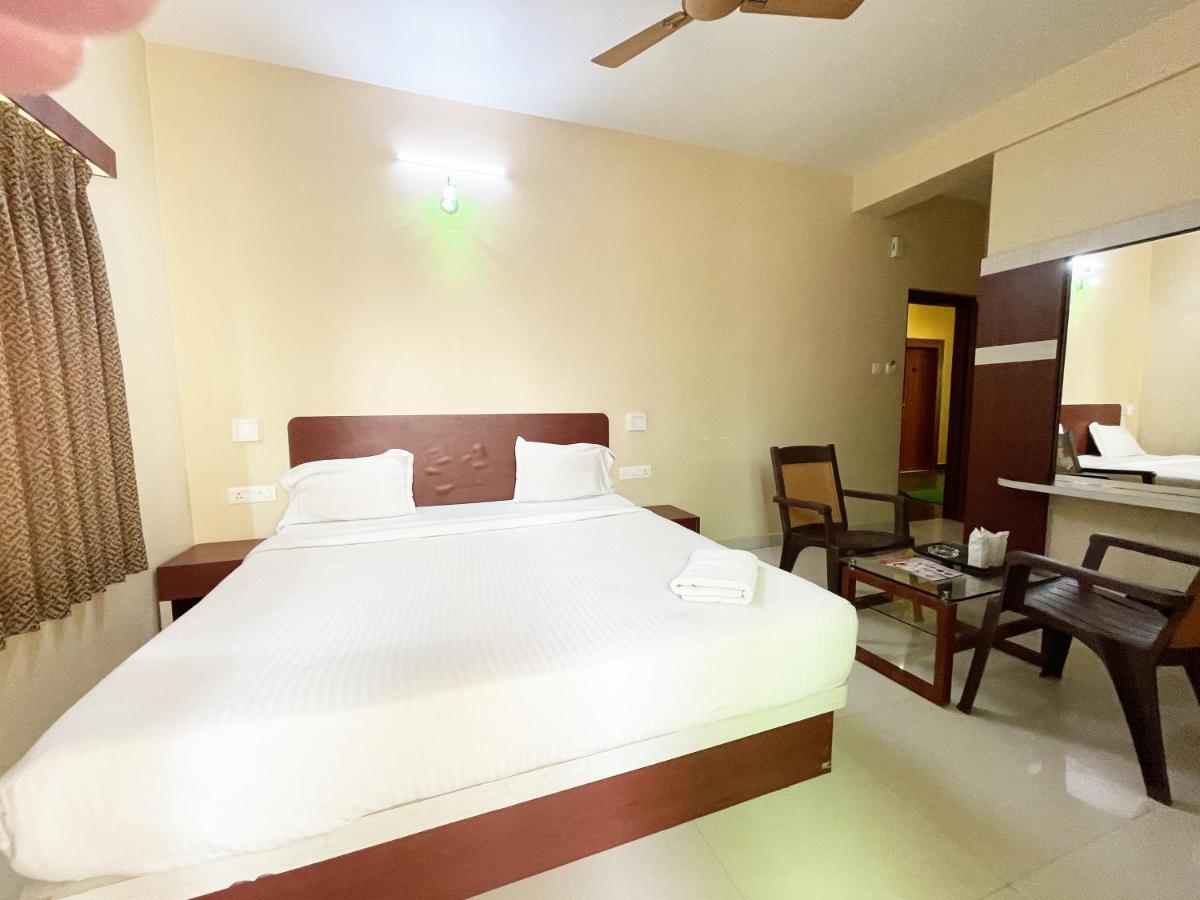 Hotel Golden Wave ปูรี ภายนอก รูปภาพ