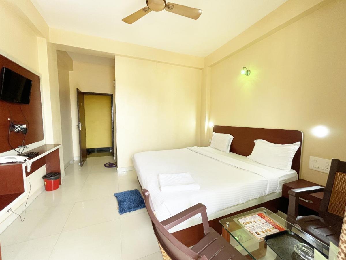 Hotel Golden Wave ปูรี ภายนอก รูปภาพ