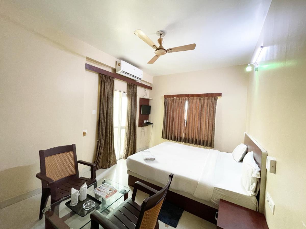 Hotel Golden Wave ปูรี ภายนอก รูปภาพ