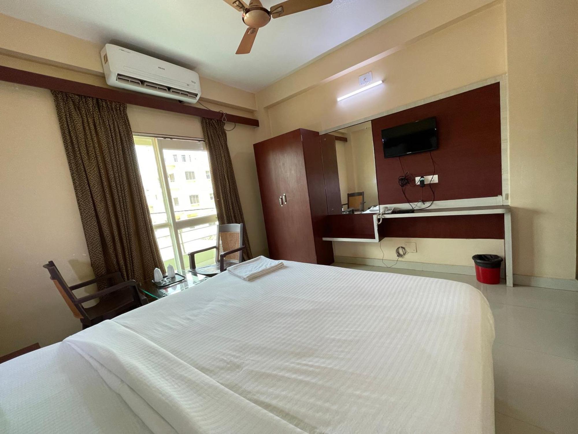 Hotel Golden Wave ปูรี ภายนอก รูปภาพ