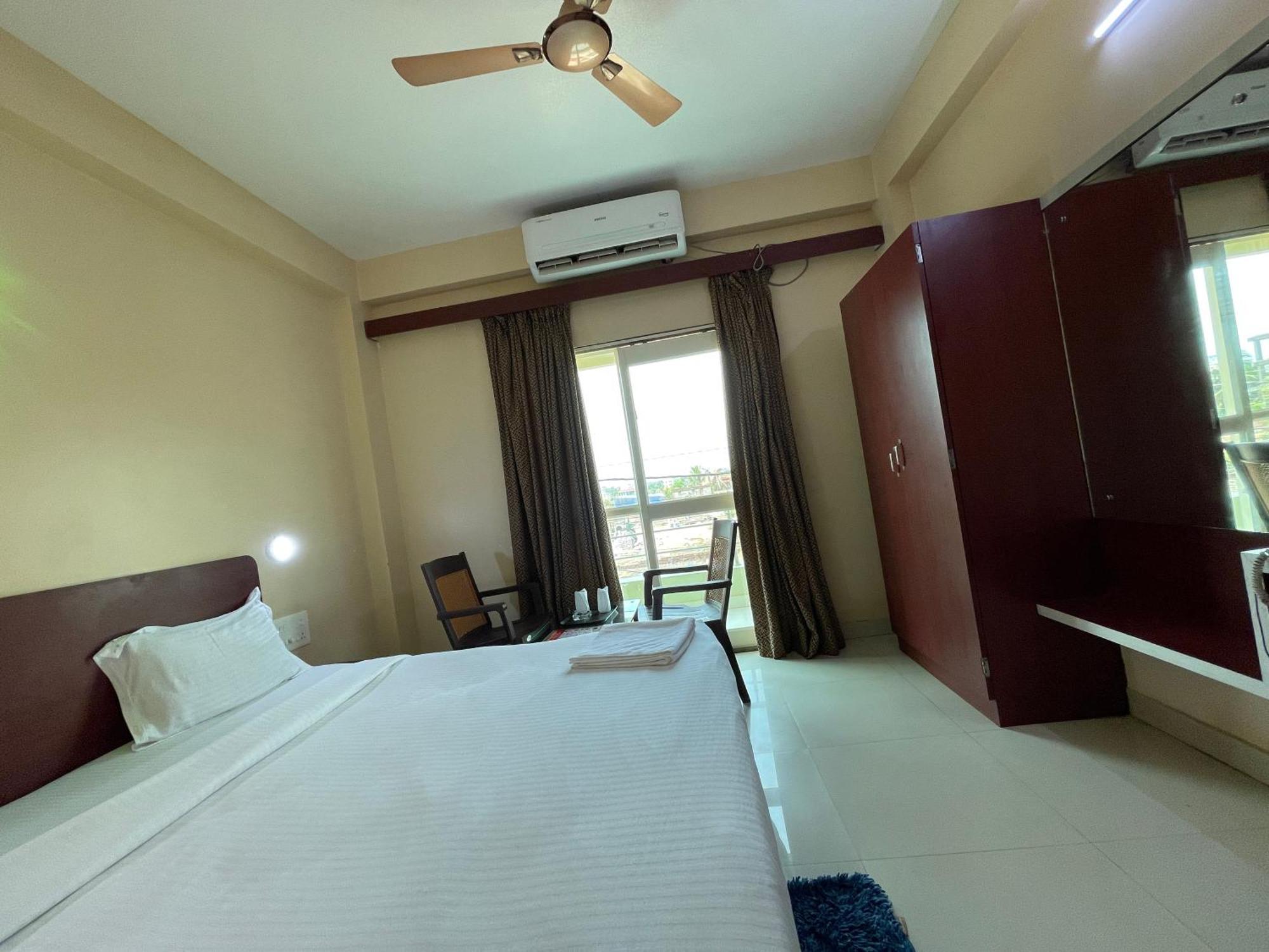 Hotel Golden Wave ปูรี ภายนอก รูปภาพ