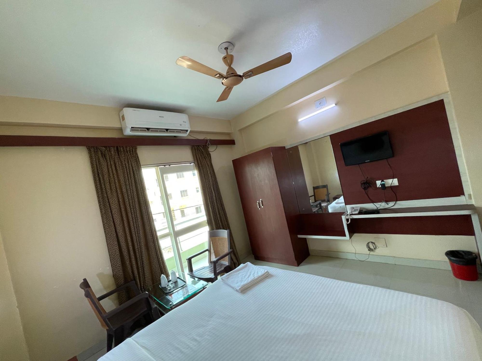 Hotel Golden Wave ปูรี ภายนอก รูปภาพ