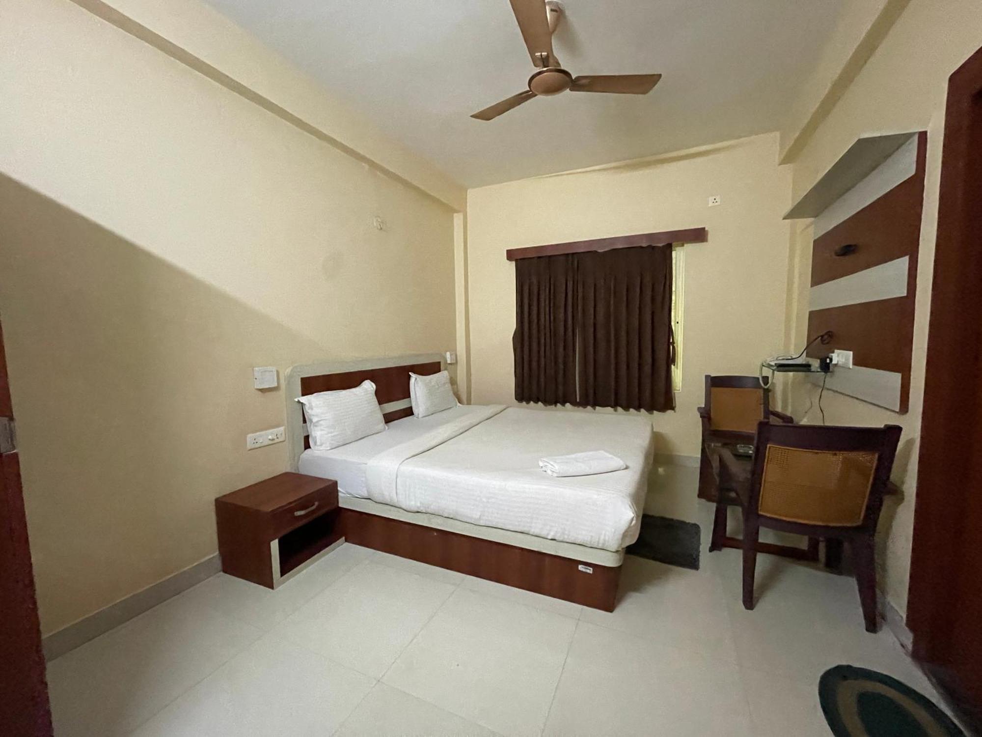 Hotel Golden Wave ปูรี ภายนอก รูปภาพ