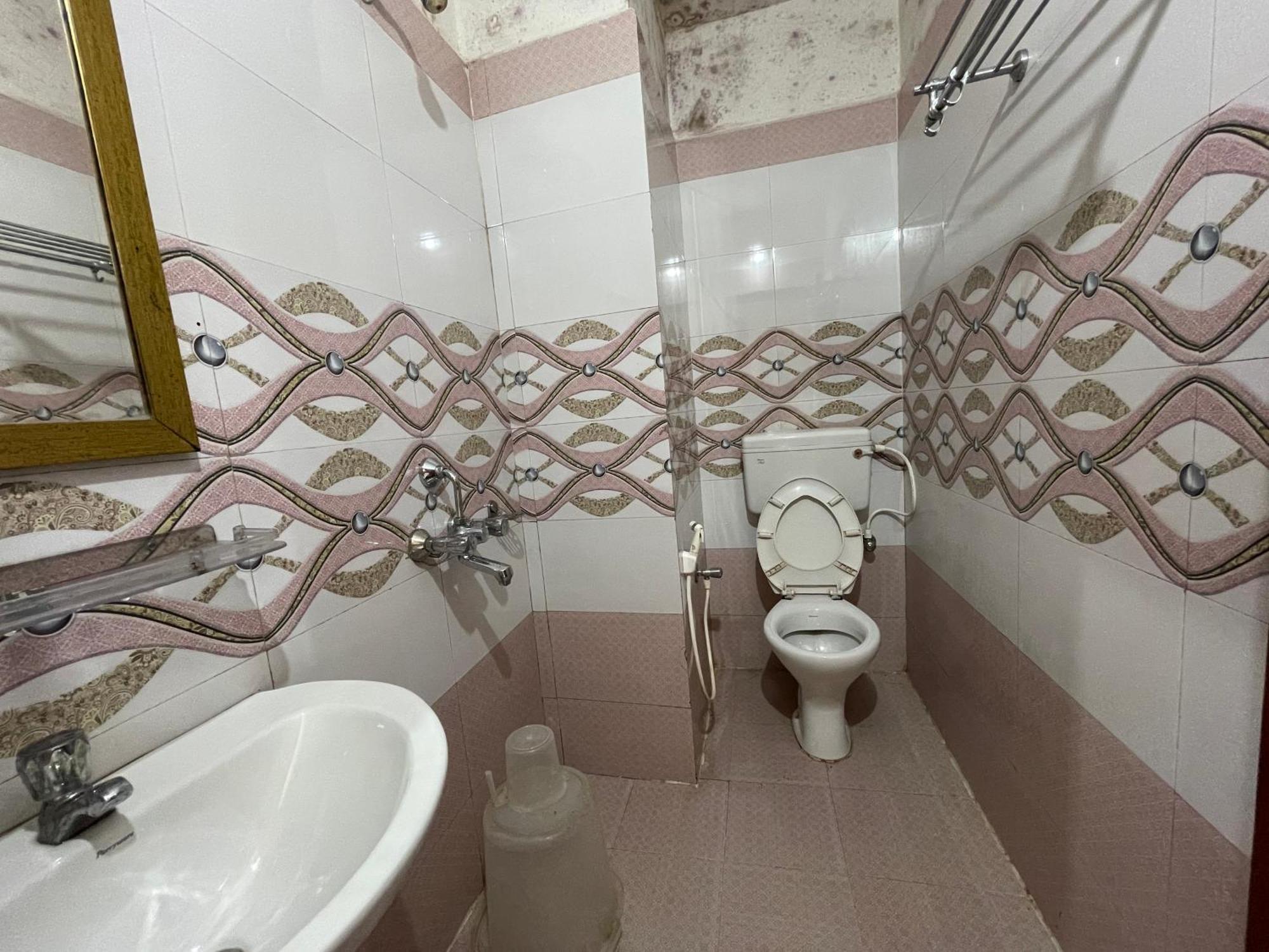 Hotel Golden Wave ปูรี ภายนอก รูปภาพ